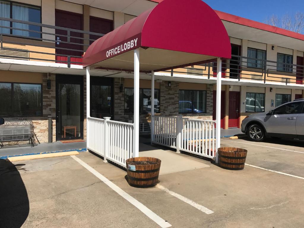 Royal Regency Inn photo