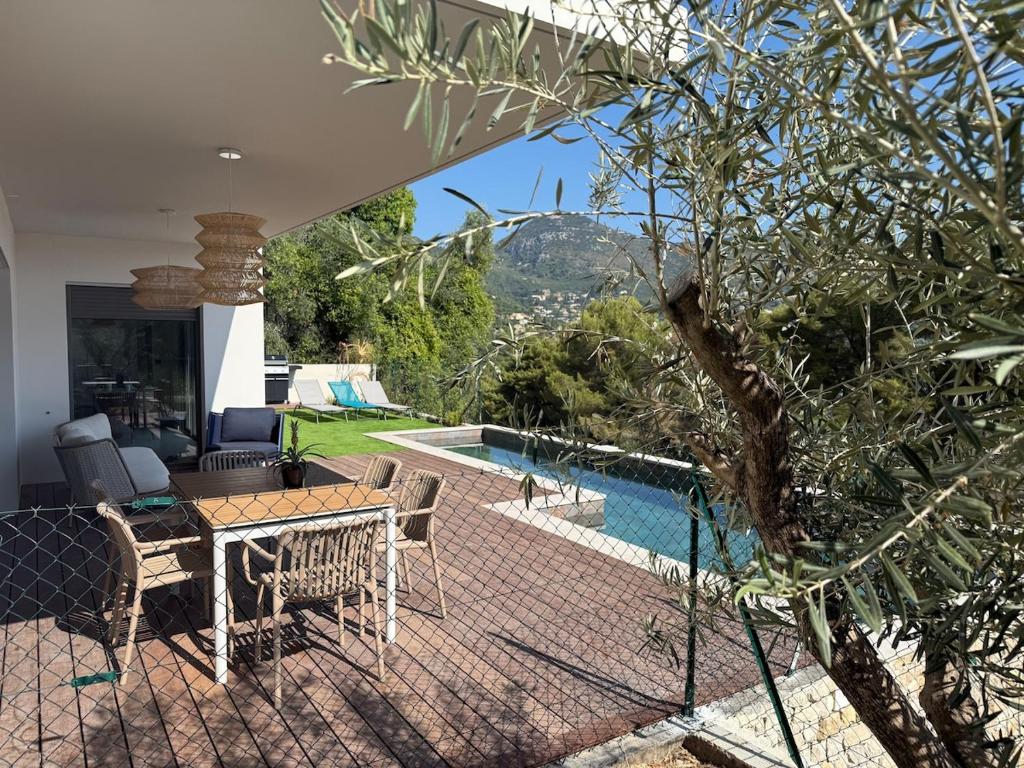 Prestige Villa - Swimming pool - View - Elevator - 1