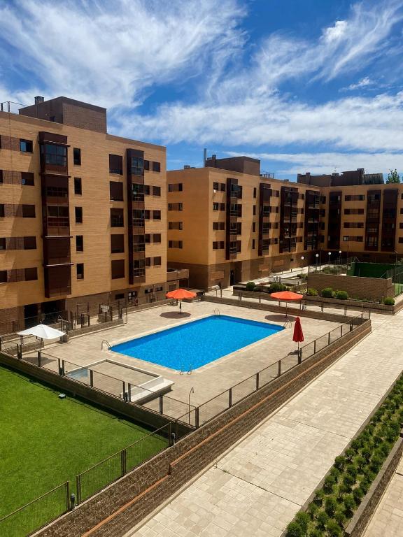 Charming Madrid Airport VI, Parking and Pool - 1