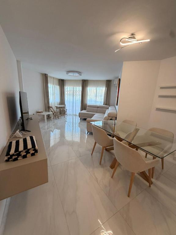 Beach, Golf & Tennis 2BR - 3
