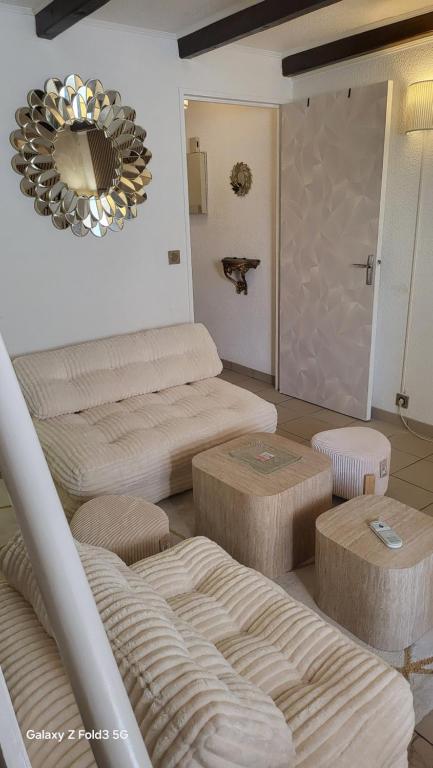 Charment petit t2 en duplex piscine - 2