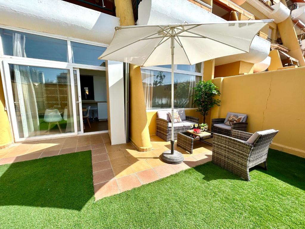 GATU SIROCO junto la playa, piscina, aire acc, terraza -Preferente mayores de 21 años y familias " - 1