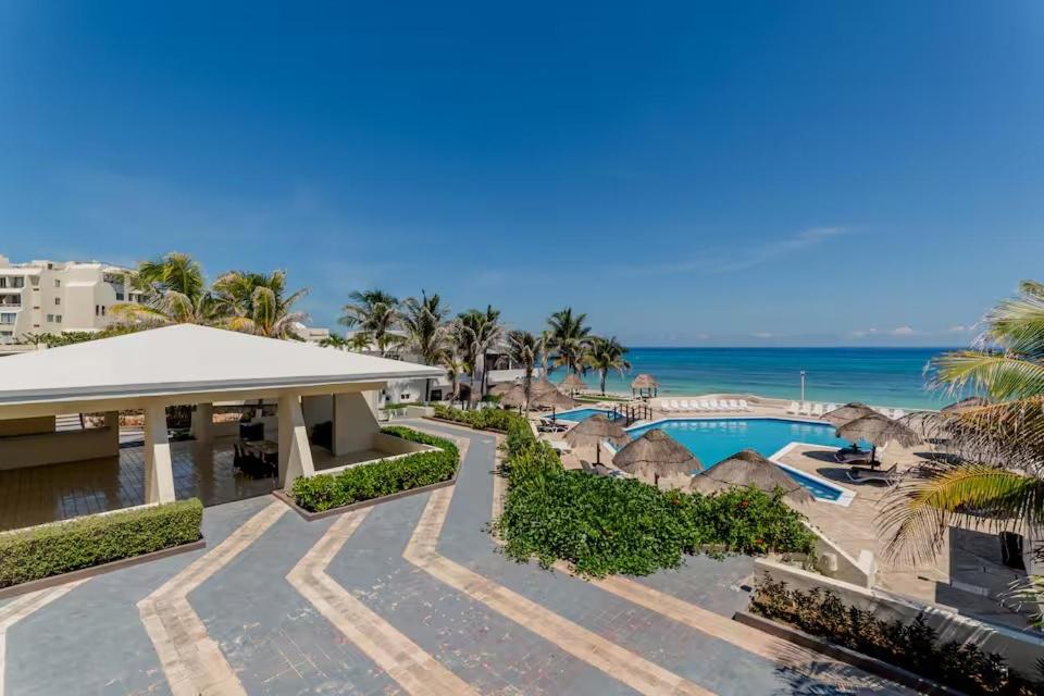 Condominium on the Beach in the Hotel Zone - 3