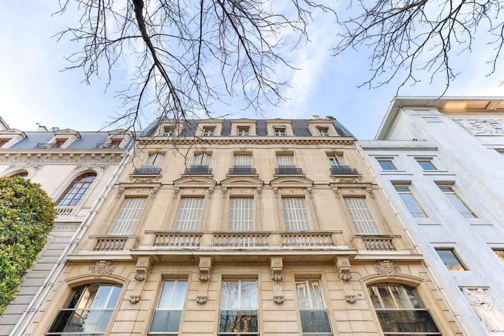 Luxury Apartment Montaigne Avenue - 3