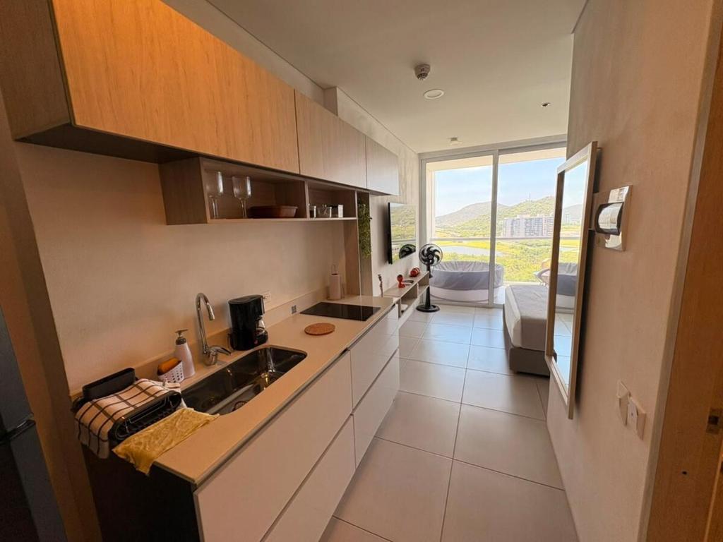 Suite con Jacuzzi y Vista Lateral al Mar - 2