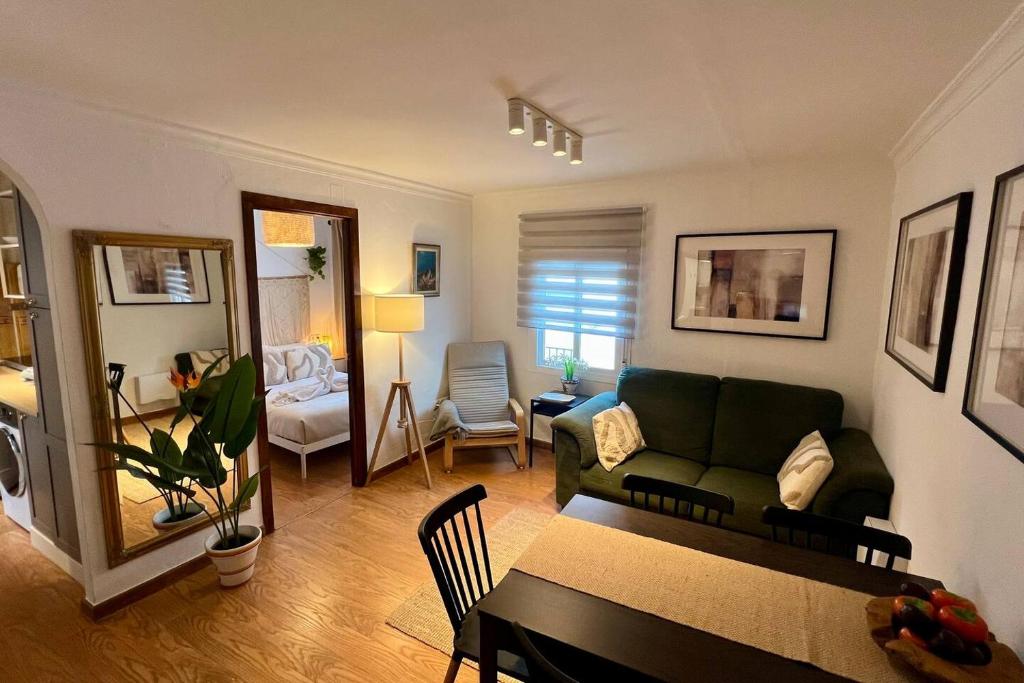 Cozy Historical Andalusian 3BR House Peachy Stays - 2