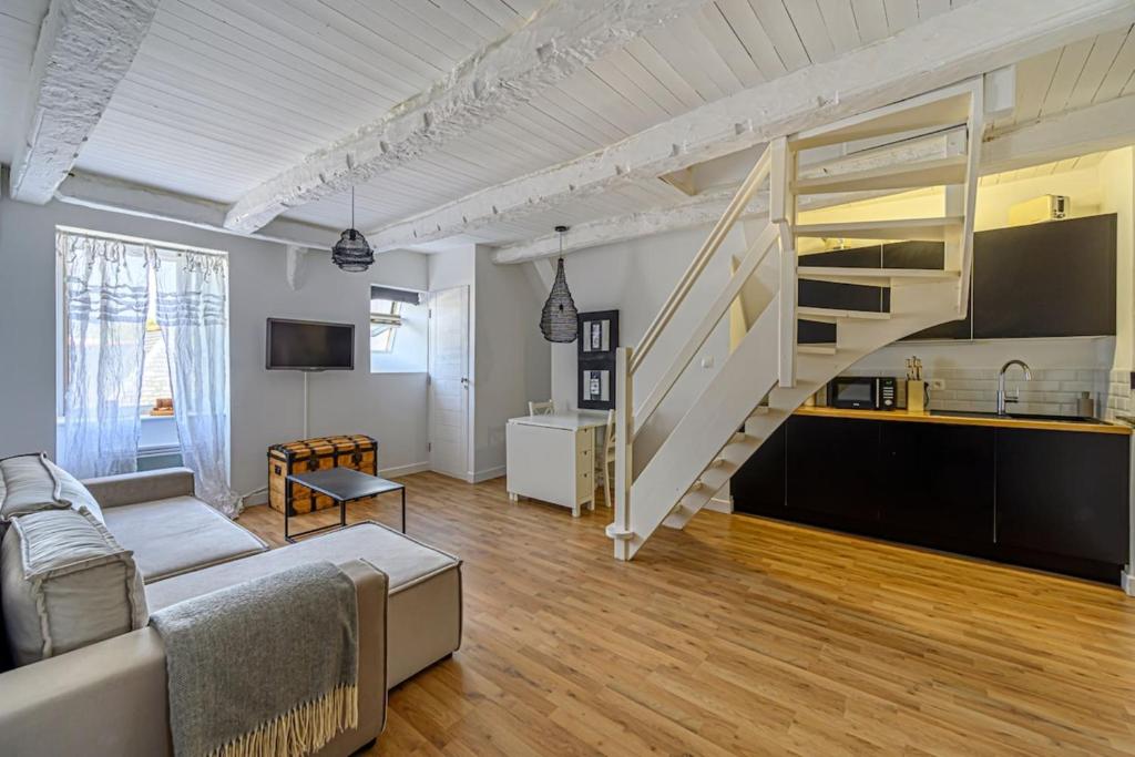 Duplex de Charme au Cœur Historique - 3