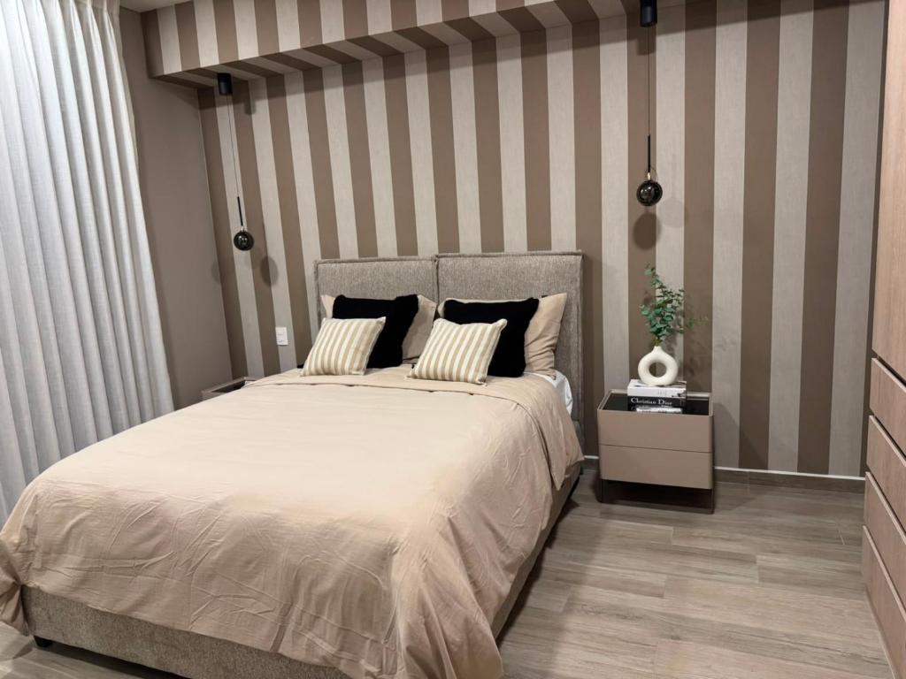 Departamento boutique a un lado del consulado EU - 3