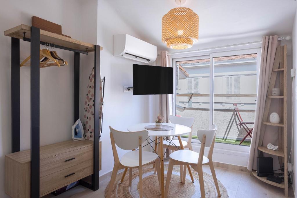 Studio Chanel - central, balcon, clim, proche Palais&Plages - 4