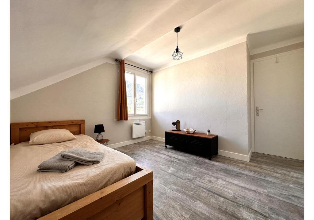 Appartement T5 lumineux proche stations de ski - 2 places de parking privé - 3