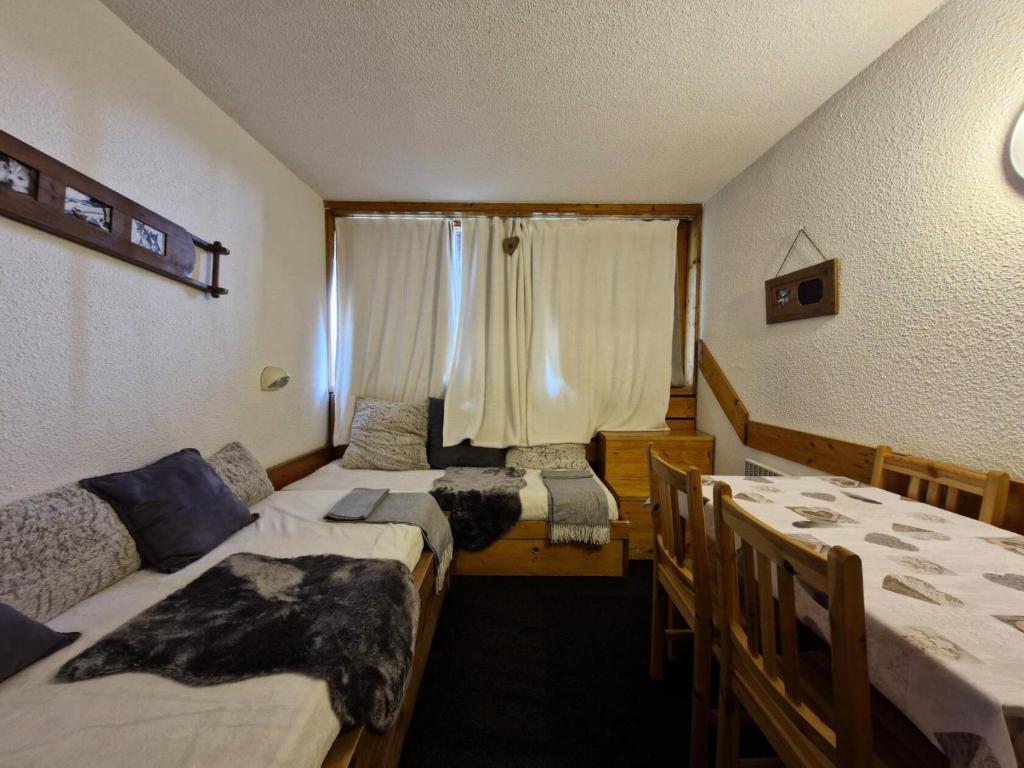 Résidence Belles Challes - Studio 4 personnes à Arc 1800 skis aux pieds et proche des commerces dans le village du Charvet MAE-3074 - 1