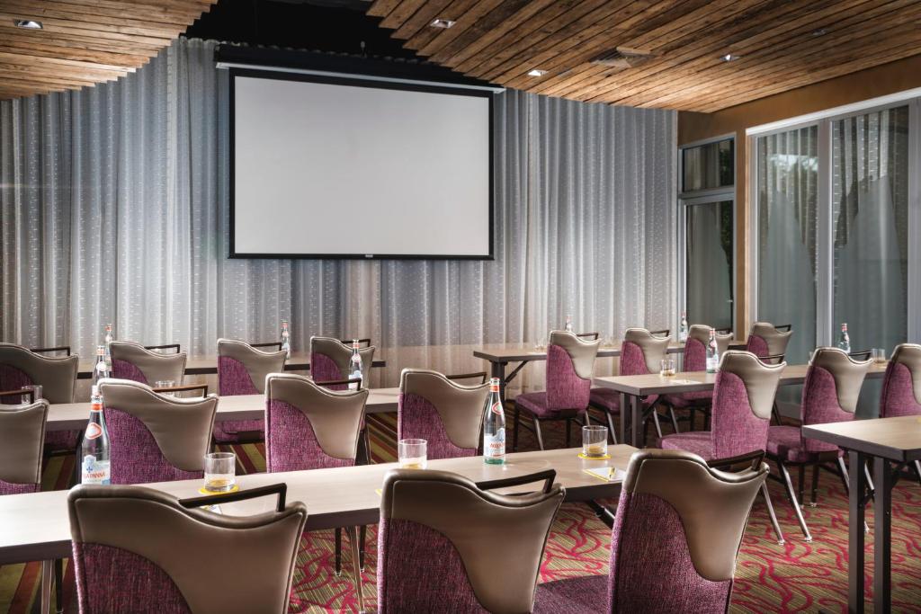 غرفة الاجتماعات/الاحتفالات