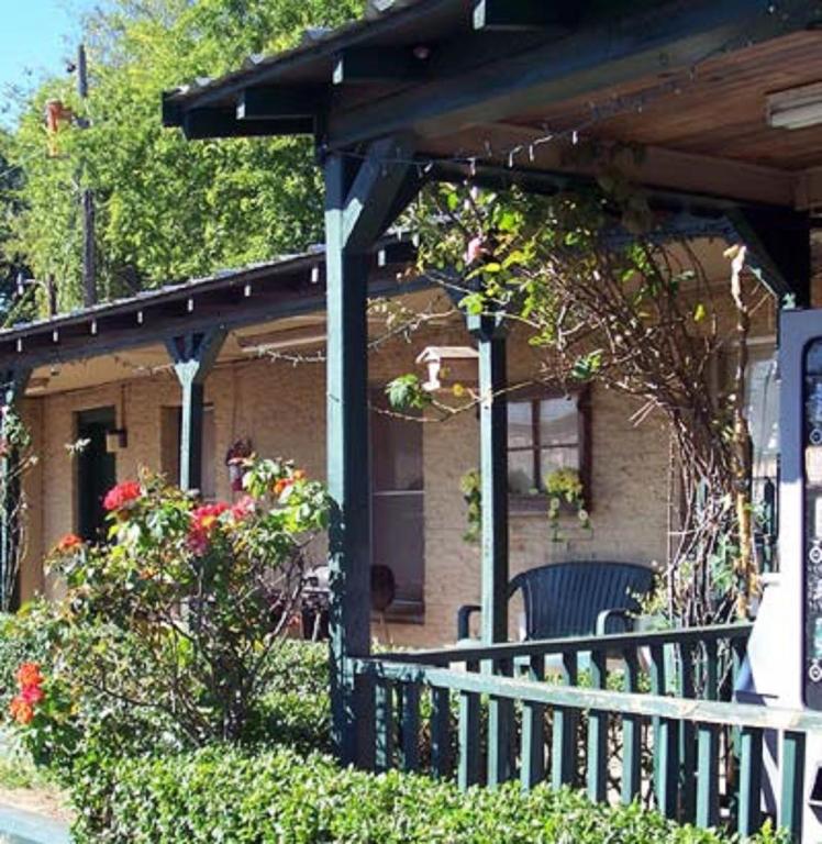 Canton Motel, Canton