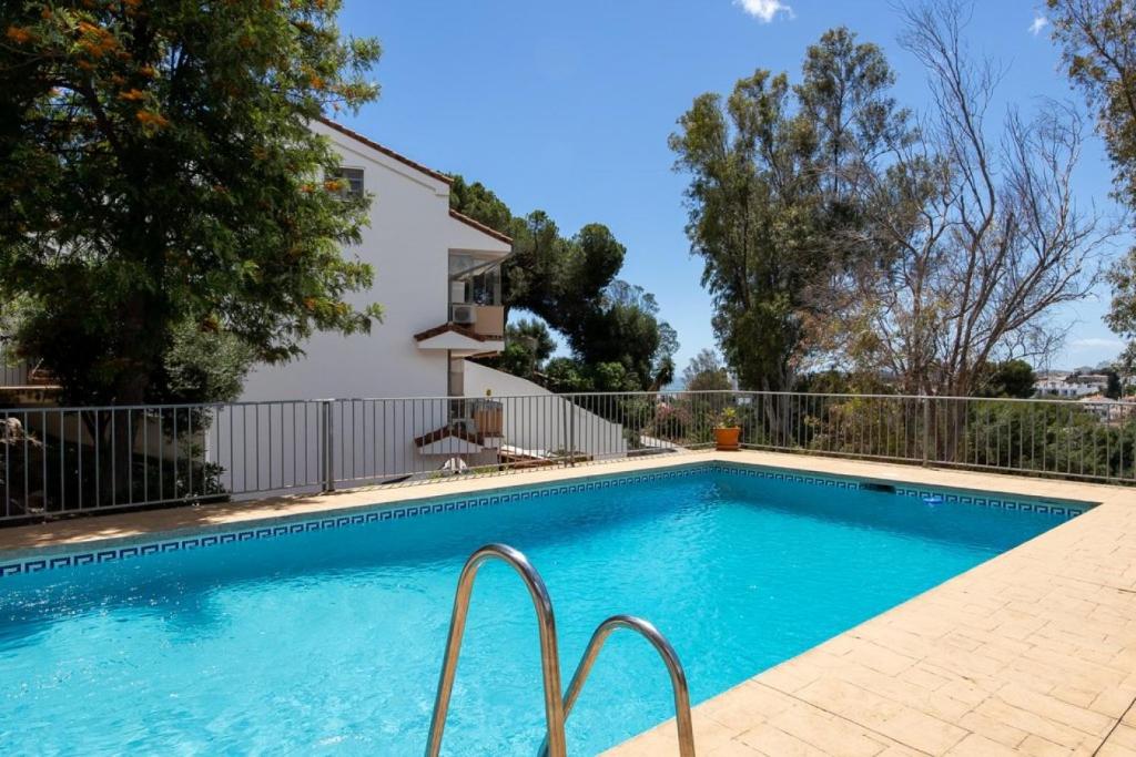 Spacious 4BR Townhouse | Private Rooftop Terrace - 5
