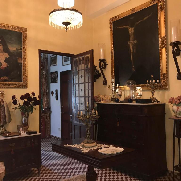 Suite in an impressive and luxurious 1929 Villa - 1
