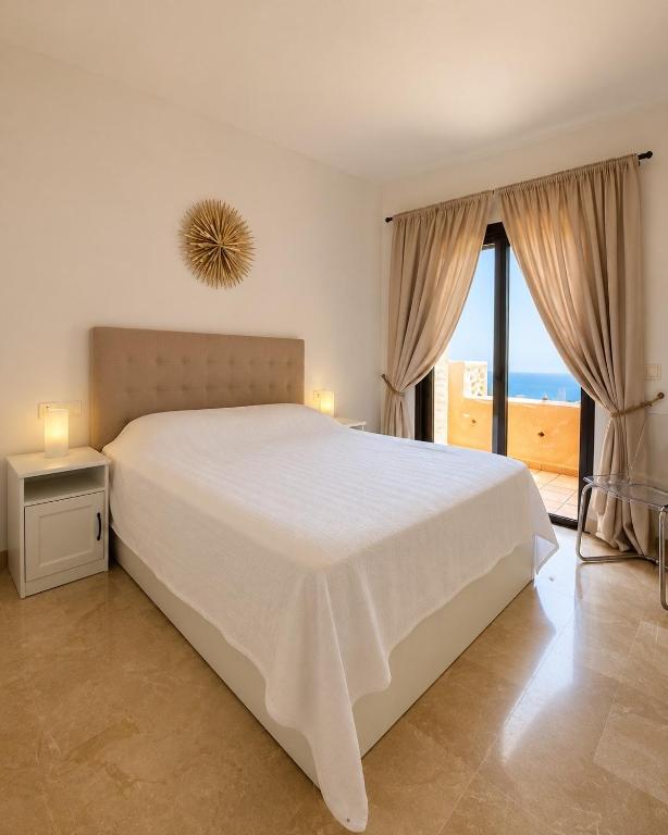 2 bedrooms sea view apartments in La Duquesa - 2