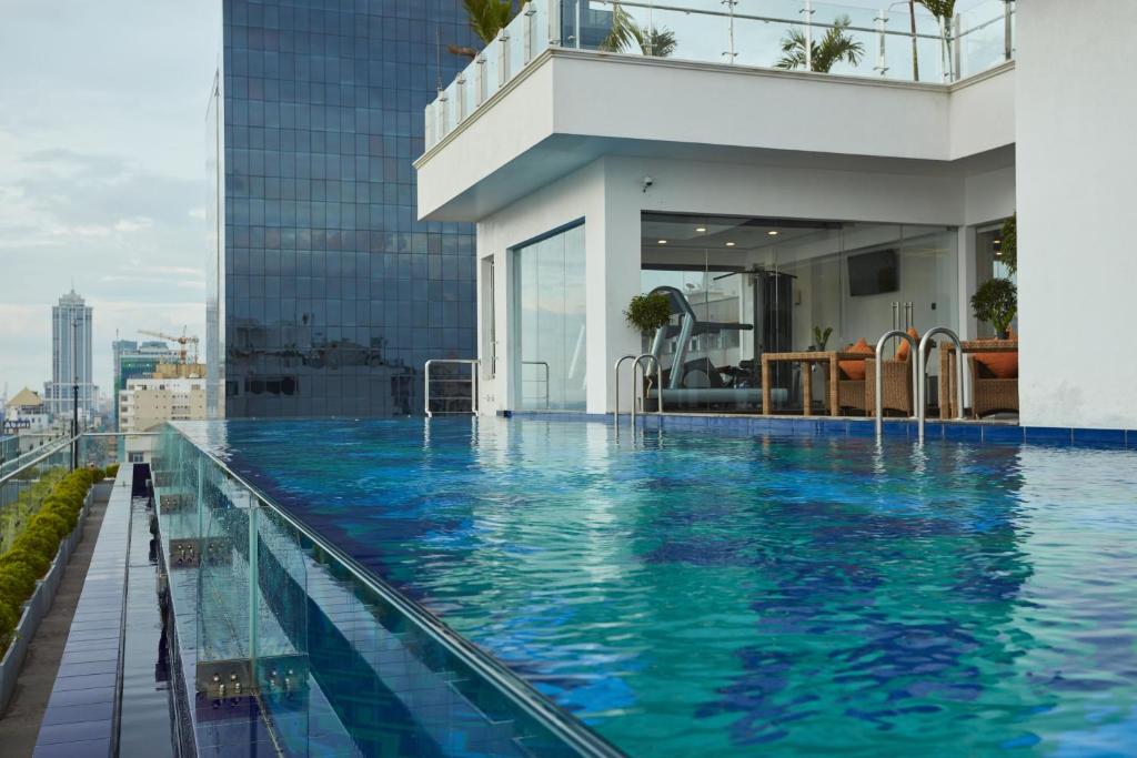 スイミングプール