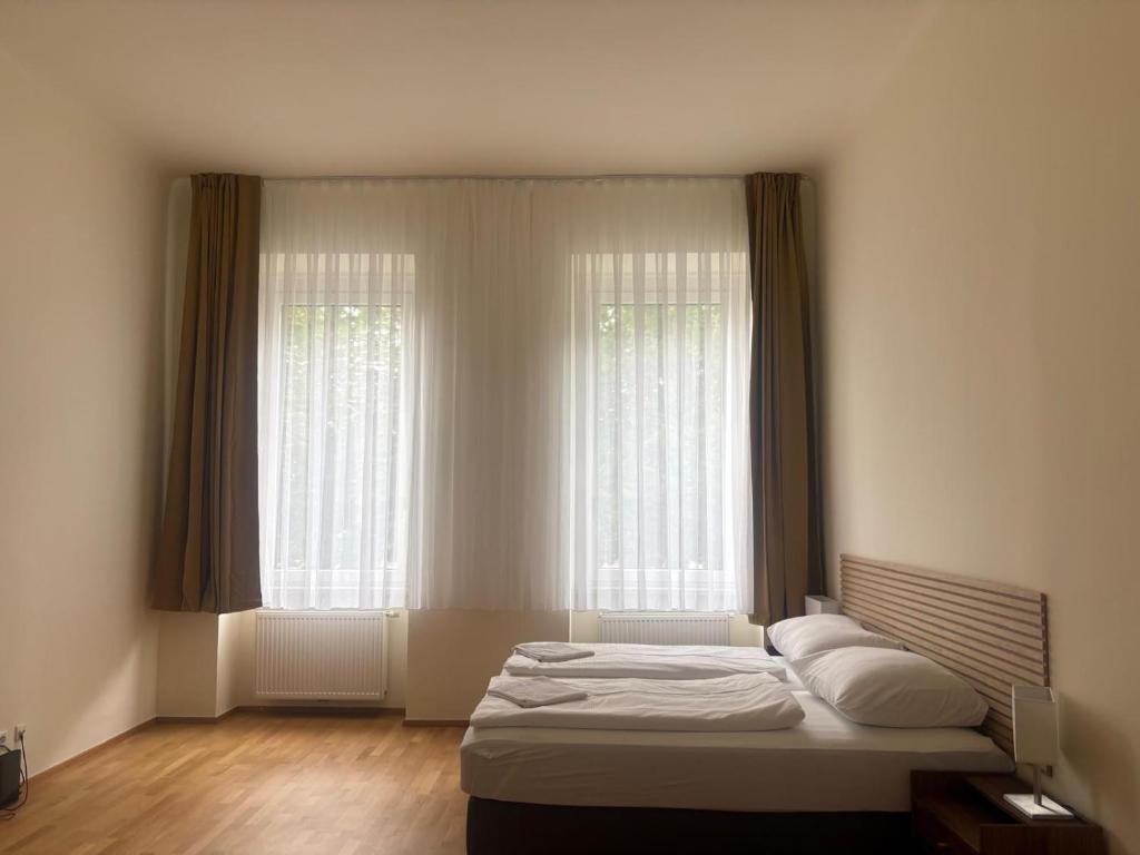 City Inn 24H Self Check-In by H&H Hotels - 3