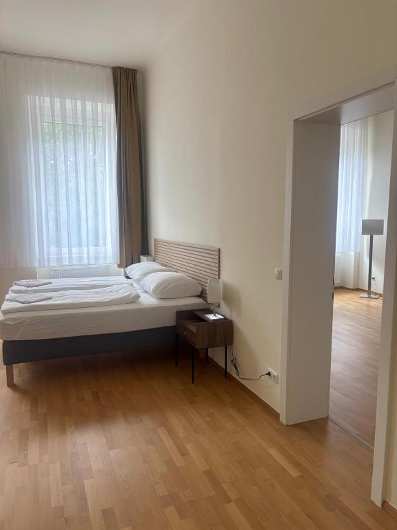 City Inn 24H Self Check-In by H&H Hotels - 2