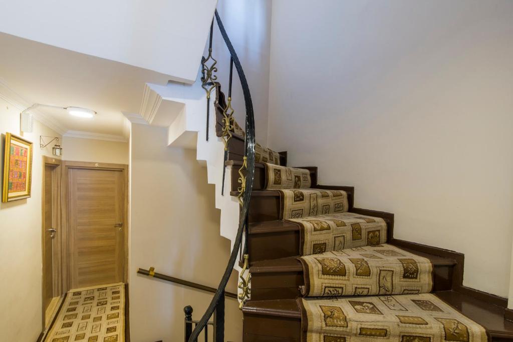 Hotel Naz Wooden House Inn photo