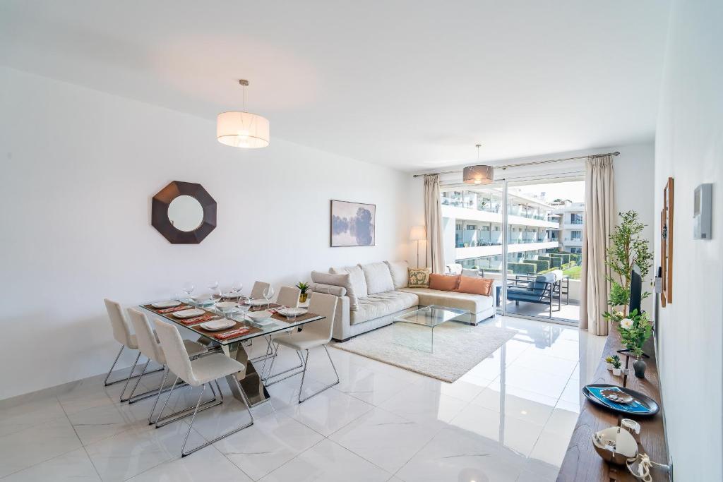 Cubo's Bel-Air Estepona Apartment - 5
