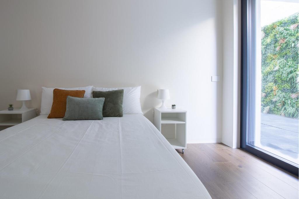 GuestHost - Cozy Apartment with Parking - 2