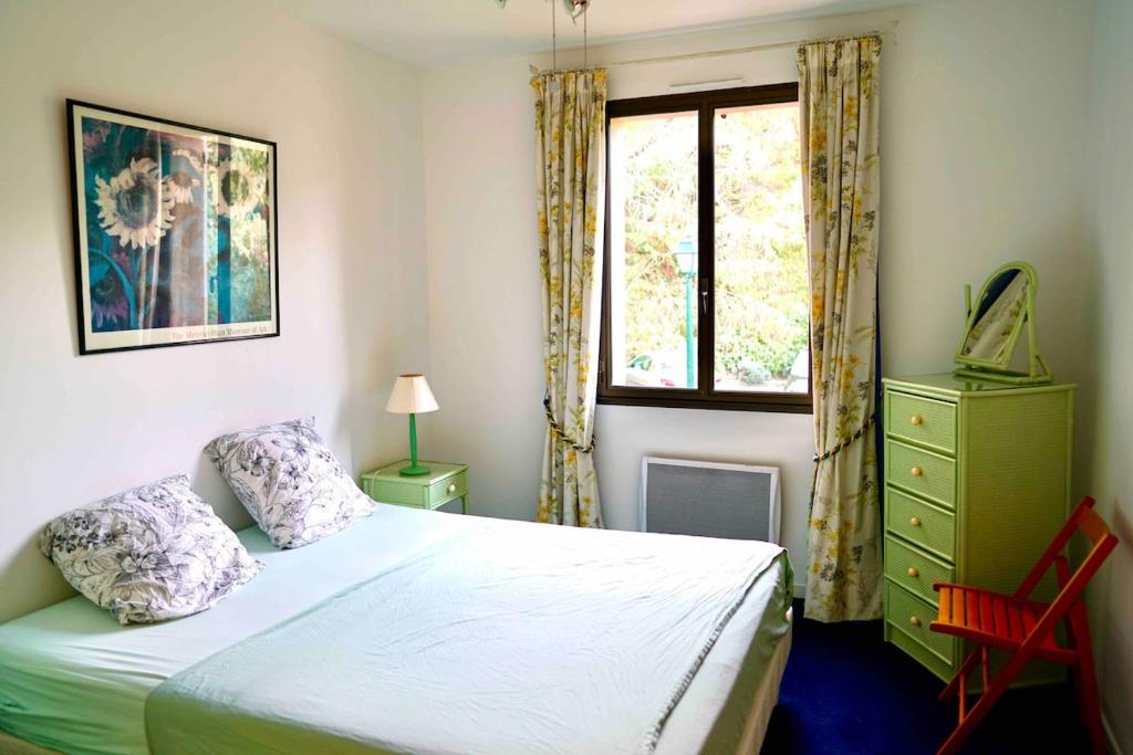 Apartment with sea view in Provence, private residence Les Hauts de Vaugrenier - 4
