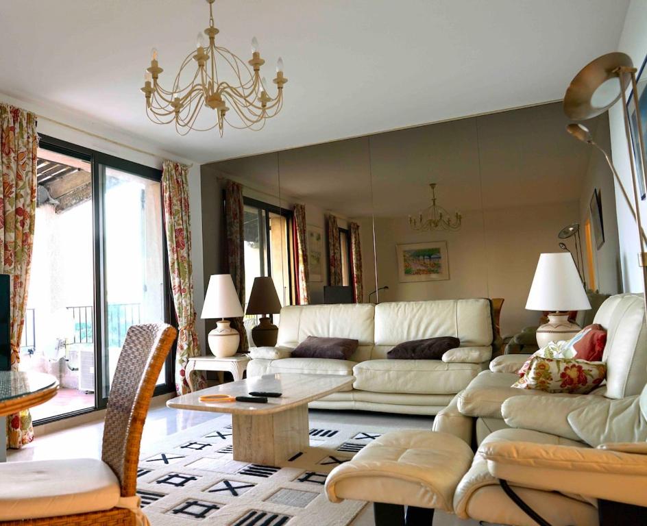 Apartment with sea view in Provence, private residence Les Hauts de Vaugrenier - 2