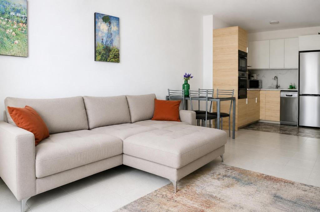 Seguro Spacious apartment with roomy terrace, newly renovated - 4