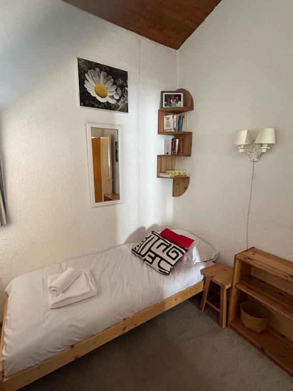 Ski-in Ski-out Apartment in Meribel Mottaret, Trois Vallees - 2