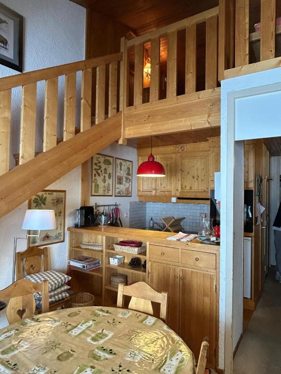 Ski-in Ski-out Apartment in Meribel Mottaret, Trois Vallees - 3