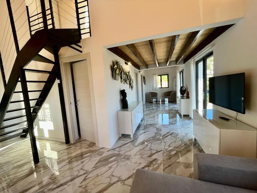 2 BEDROOM APARTMENT iN ViLLA MATEKA - 3