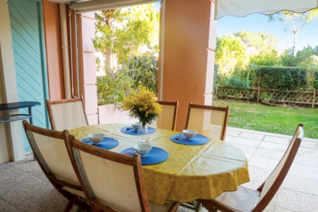 Apartment with pool and garden in Saint Aygulf - 2