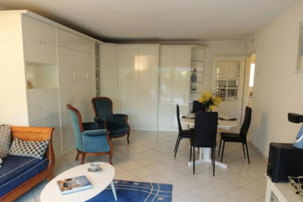 Apartment with pool and garden in Saint Aygulf - 4