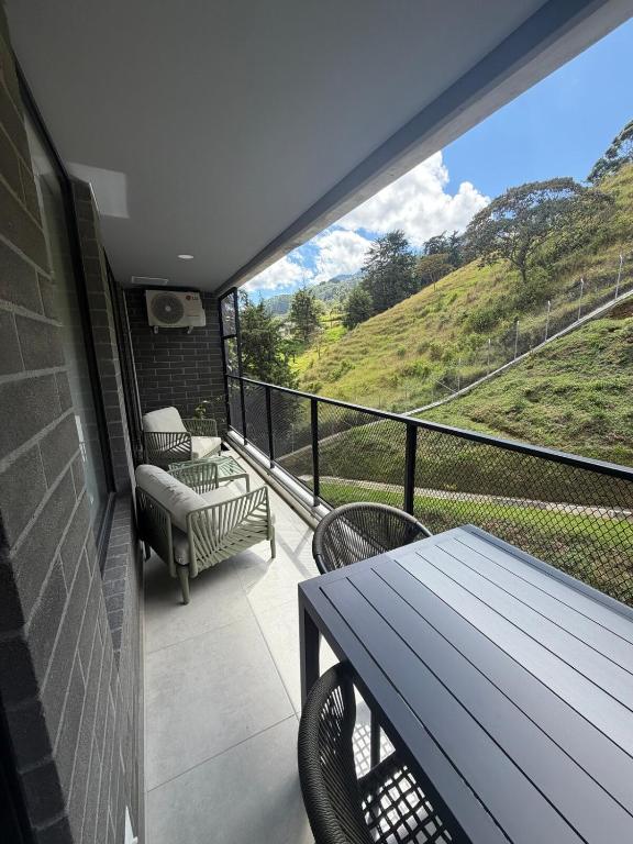 New 2BR Apartment with Beautiful Mountain Views - 5