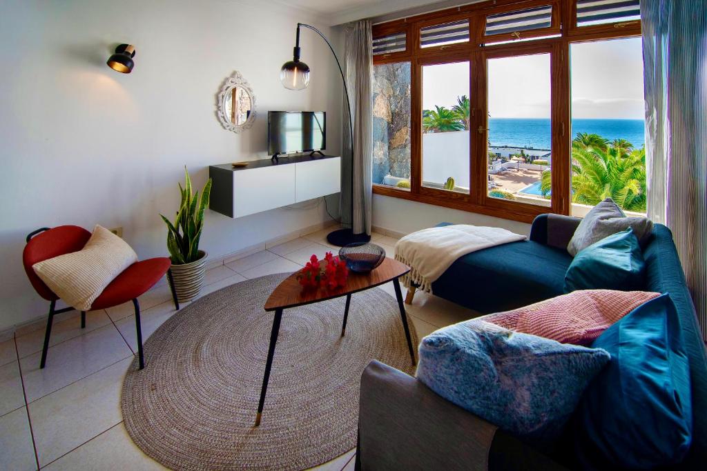 Caleton Blanco, lovely 2 bed apartment with sea views - 4