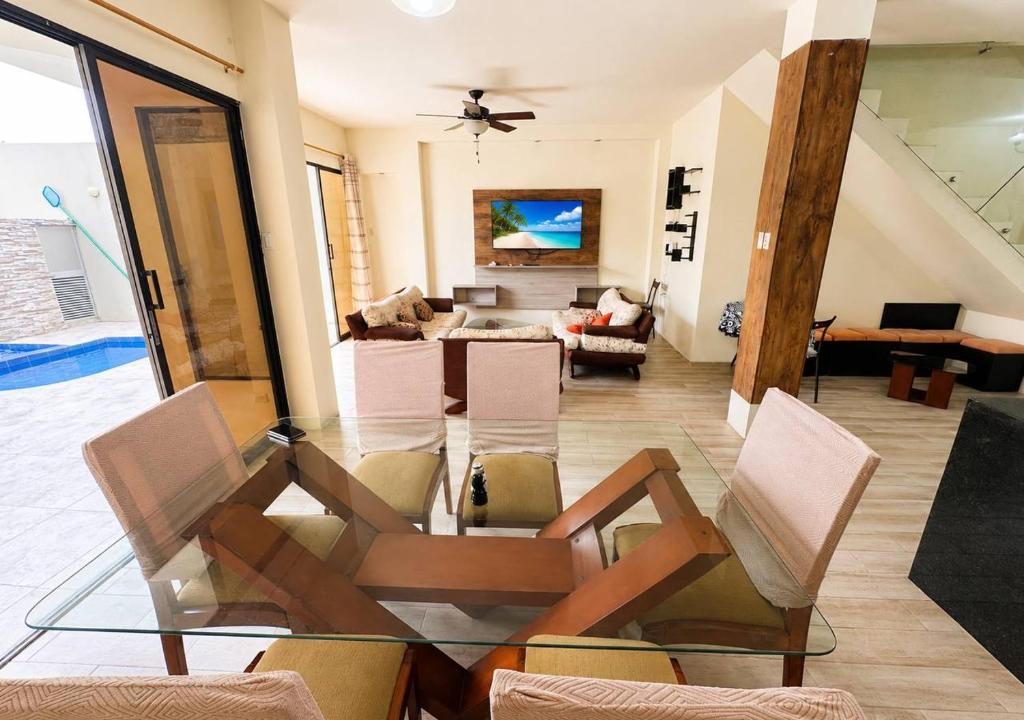 Luxury Beach House 5 Bedrooms Private Pool & BBQ - 1
