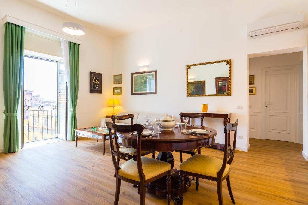 De Sangro Suite by NapoliApartments - 2