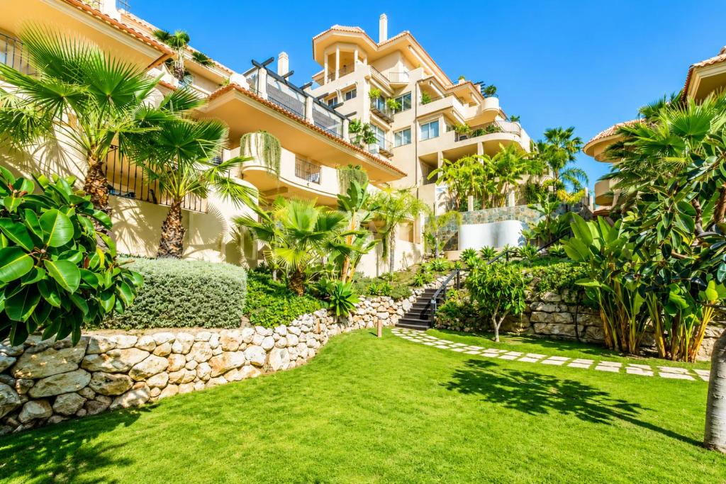 Aloha Hill Club Premium Apartment in Marbella - Pools, Restaurant, Gym, Wlan, Garage - 5