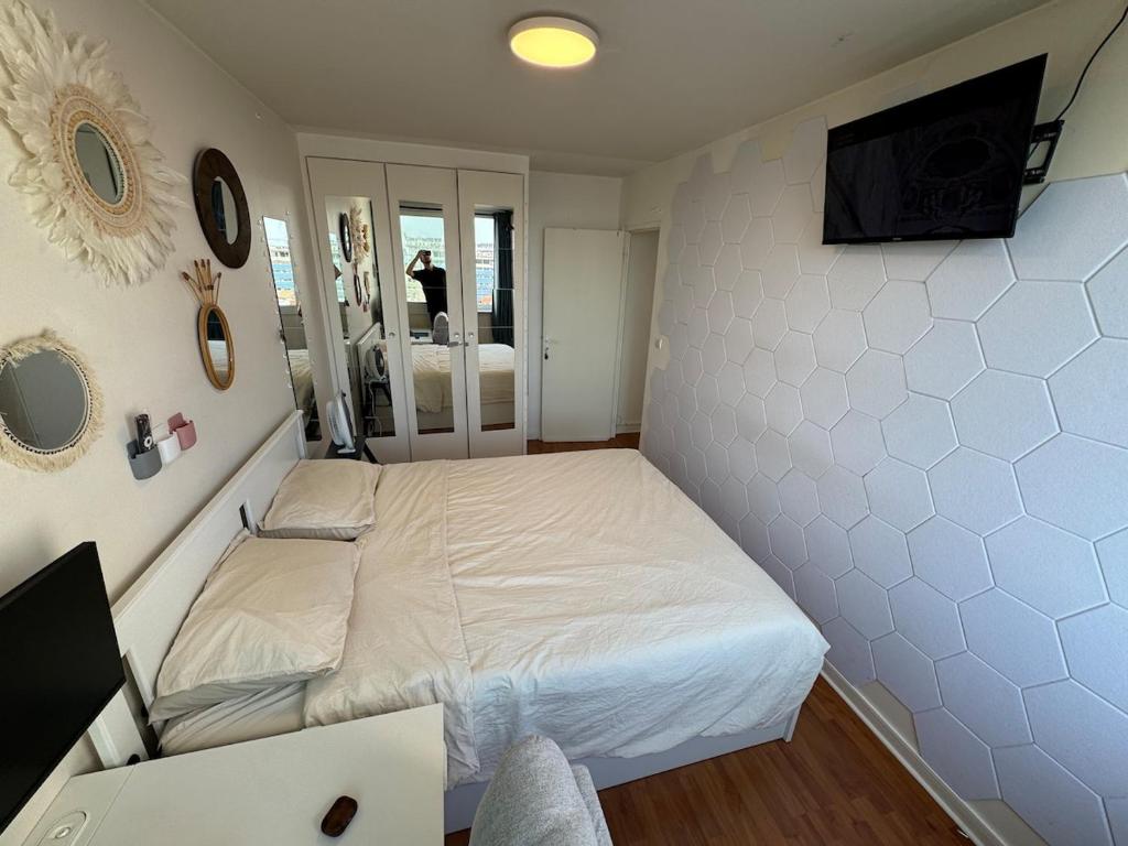 Bright 2 rooms apartment - Metro - Lively neighborhood - 2