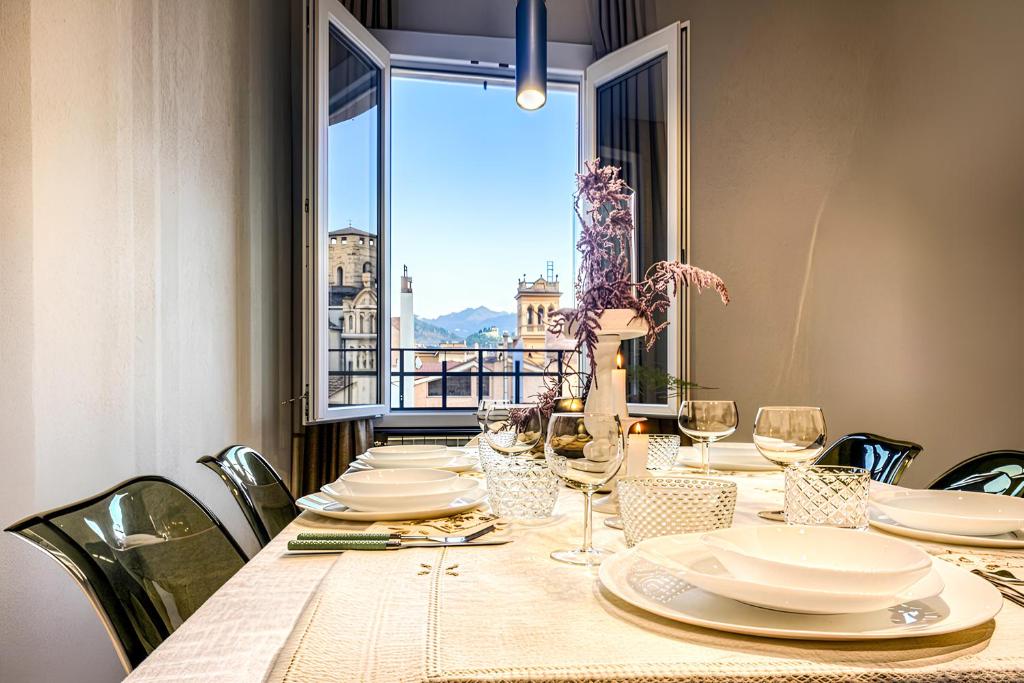 Signature Design & Panoramic Views - 1