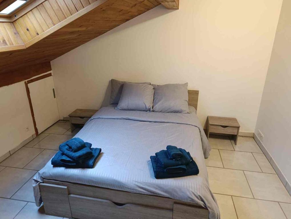 Charming Two-Room Apartment - Large Living Room & Kitchen - 2