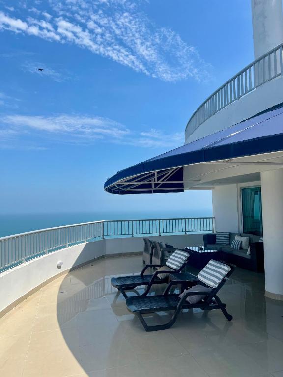 Luxurious Penthouse in Cartagena with Ocean Views and Private Terrace - 2