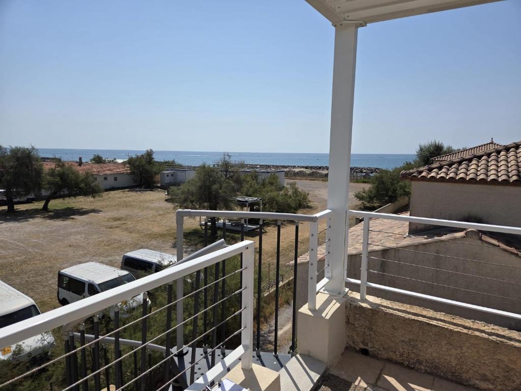 1st floor beachfront villa with stunning views - 3
