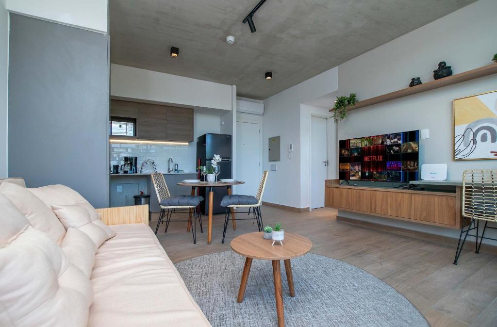 Stylish Hassler One-Bedroom with Pool Gym - 3