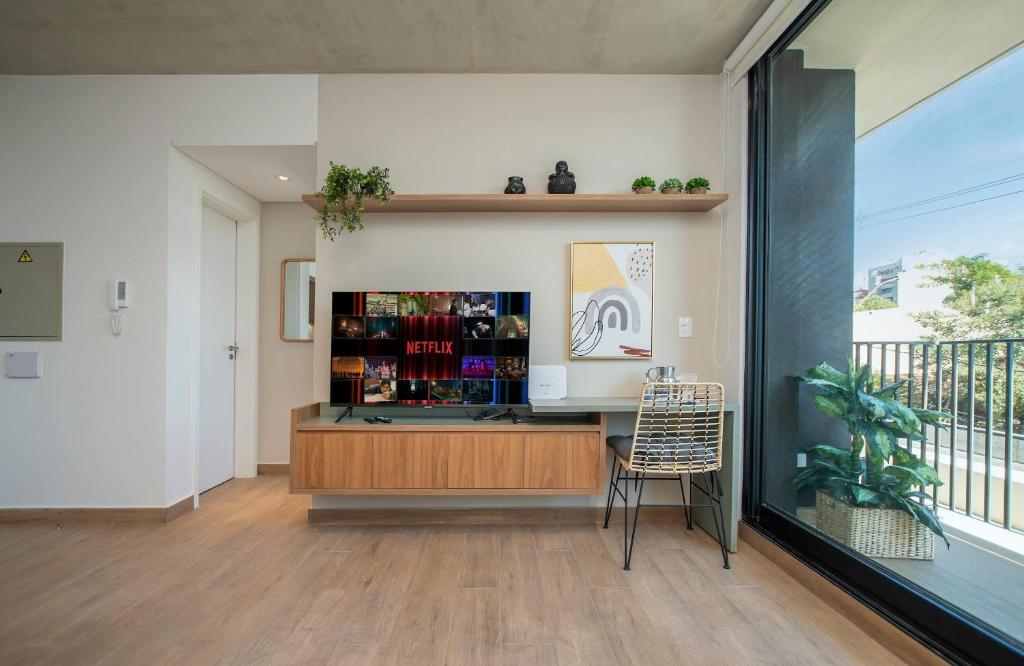 Stylish Hassler One-Bedroom with Pool Gym - 4