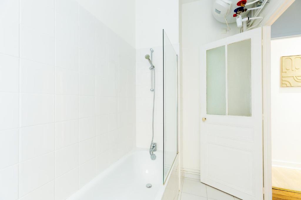Prestigious 4BR - Sleeps 9 - Eiffel Tower - 2