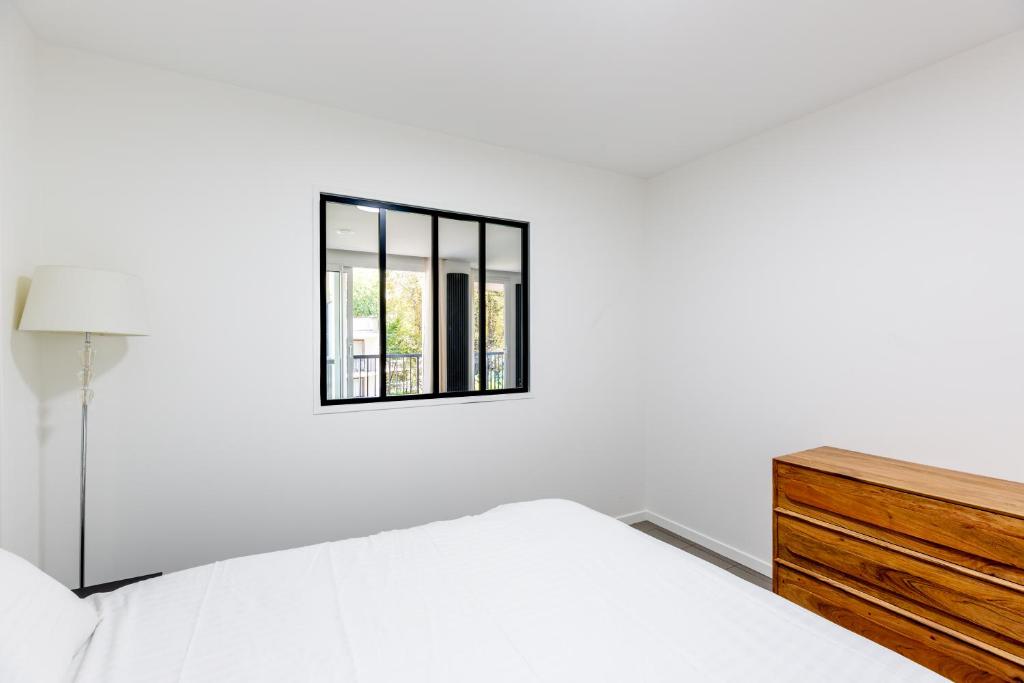 Trocadero - Elegant 2BR - Terrace - 4