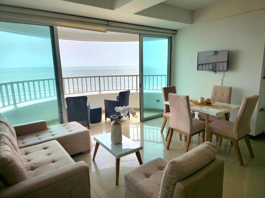 Beachfront Apartment in Bocagrande - 1