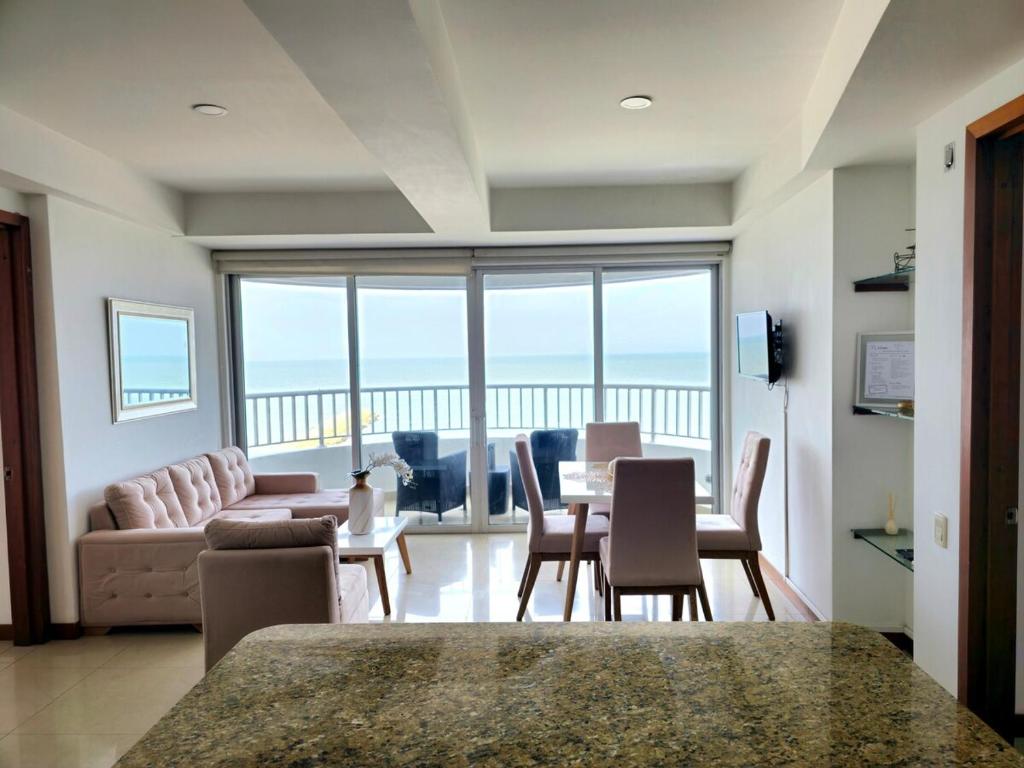 Beachfront Apartment in Bocagrande - 2